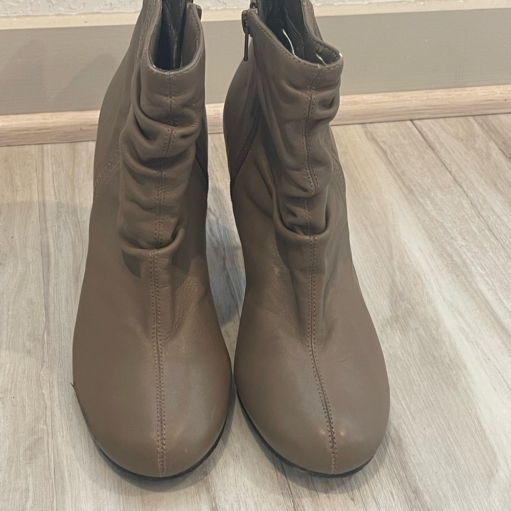 Arturo‎ Chiang ankle Boots size 9
